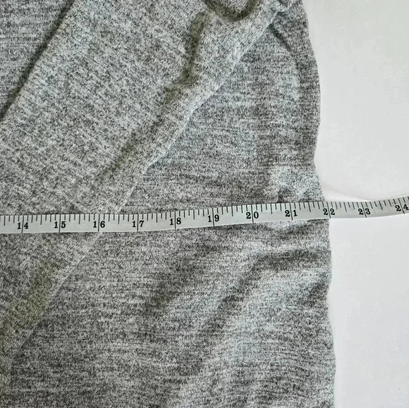 Aritzia Wilfred Free basic tunic long sleeve sweater Gray Pockets sz M - Picture 9 of 10